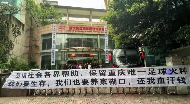 关于裁判马萨“为什么要让马萨停哨？他此前45次都吹罚正确。